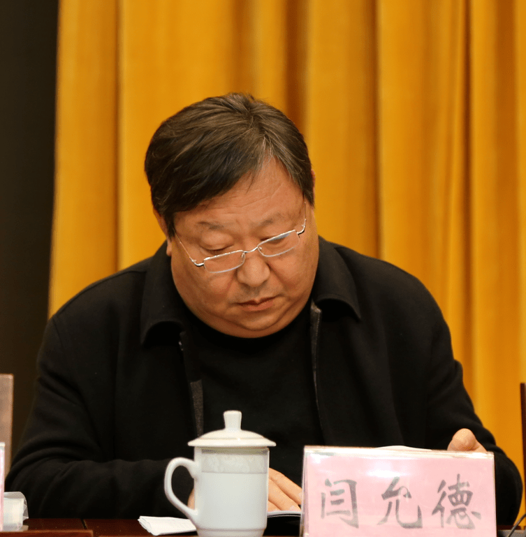 "县教体局四级调研员闫允德同志传达《关于推行城乡学校联盟管理的