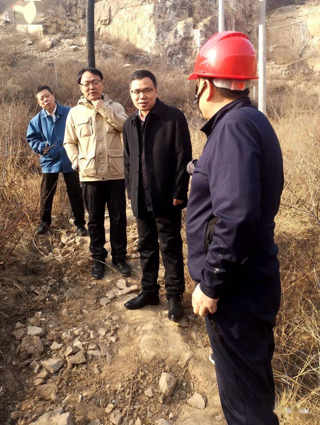 副县长李虎山深入襄陵镇排查输电线路火灾风险隐患