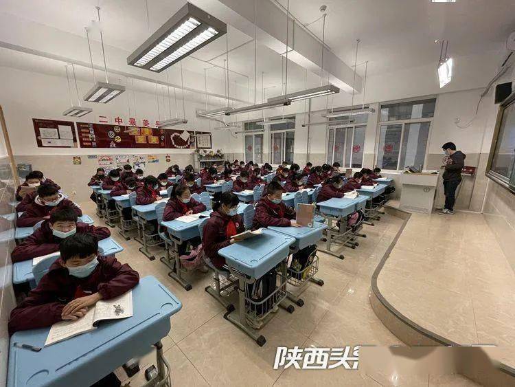 雁塔区第二中学开学.