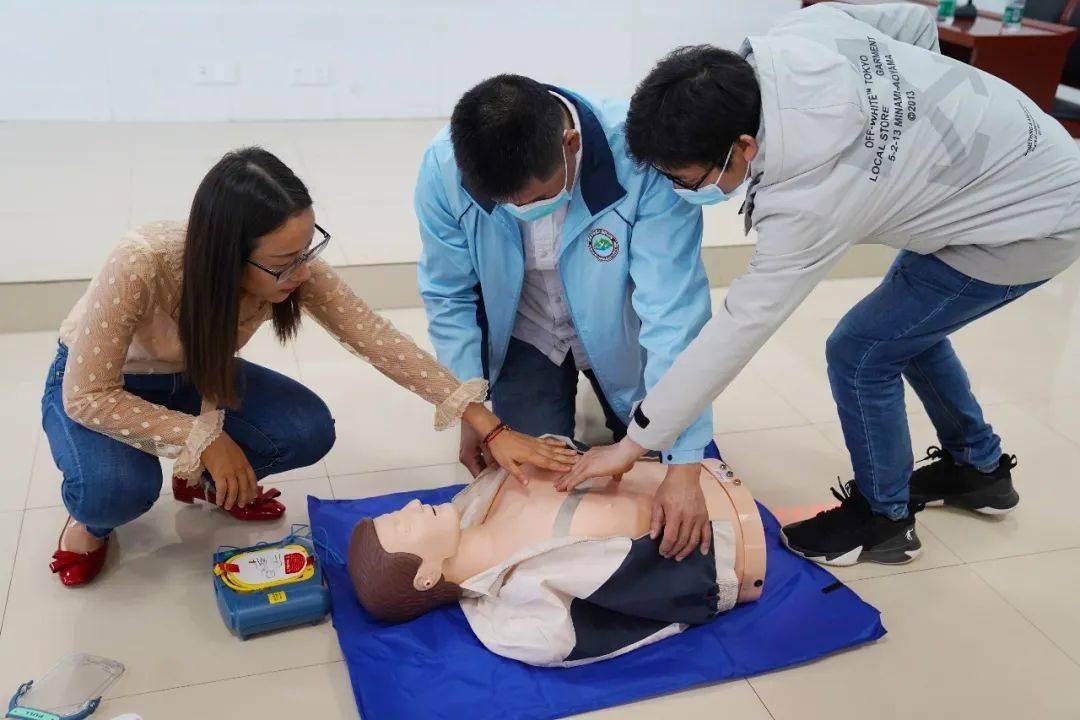 谢岗镇开展首场自动体外除颤器使用及心肺复苏救护知识培训