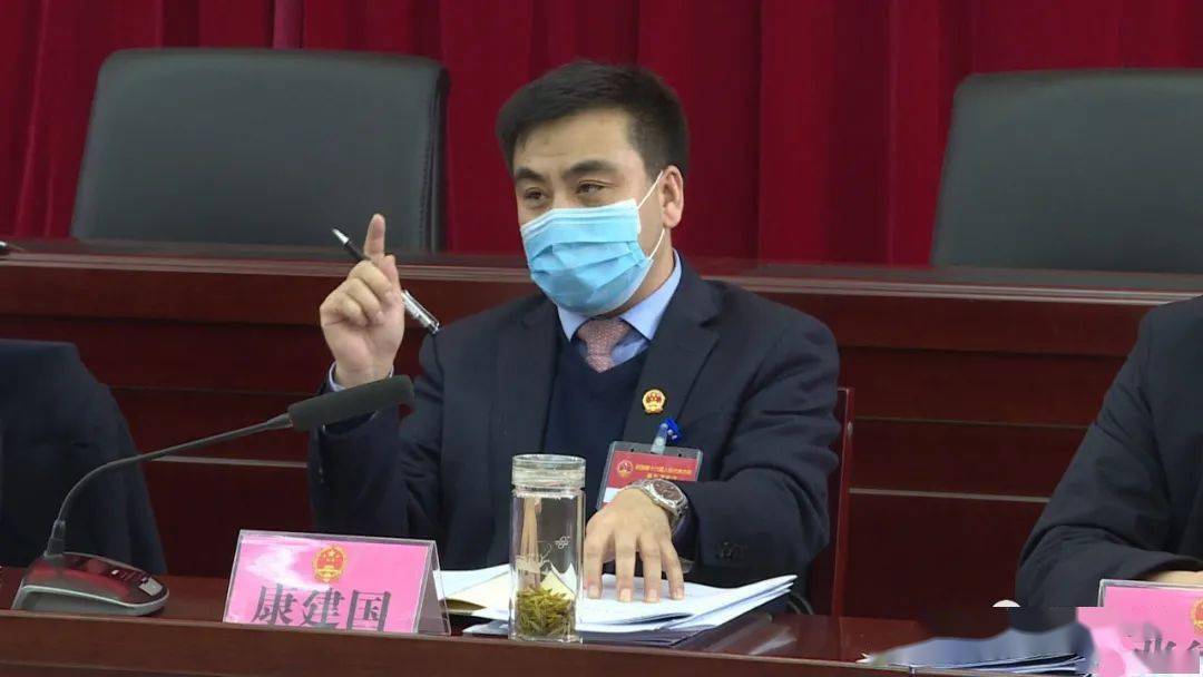 杨水涛参加县第十六届人民代表大会第五次会议分组讨论