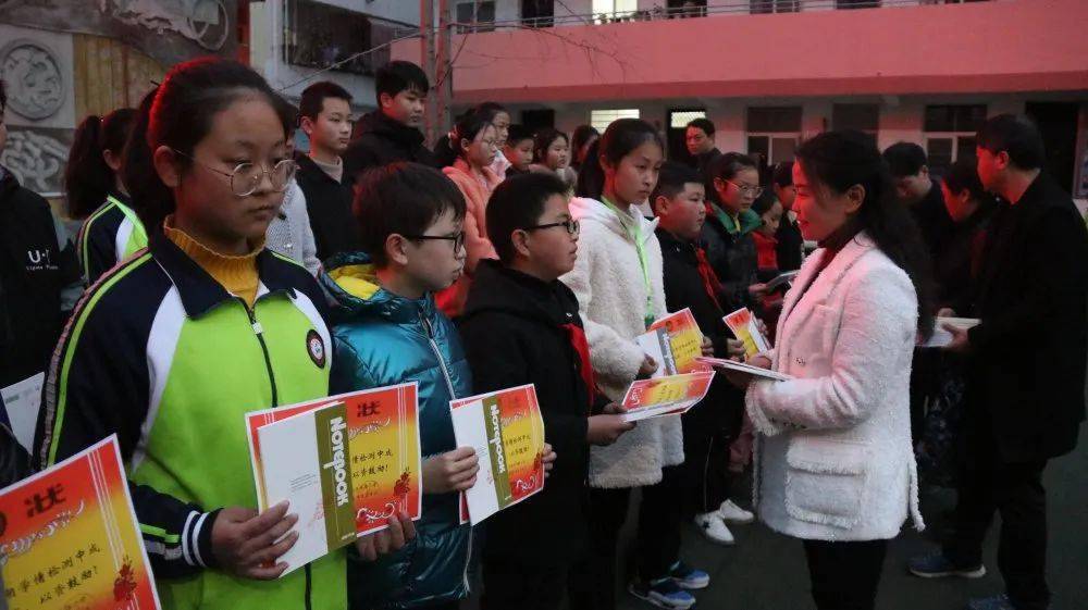 家校合力 共育成长 —— 洋县青年路小学召开新学期家长会