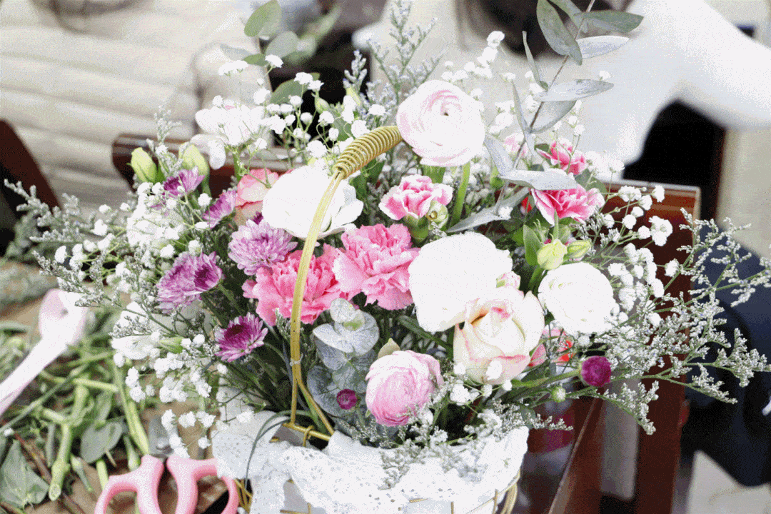 鲜花,气球,甜点……这一天,一切美好与祝福送给她们!