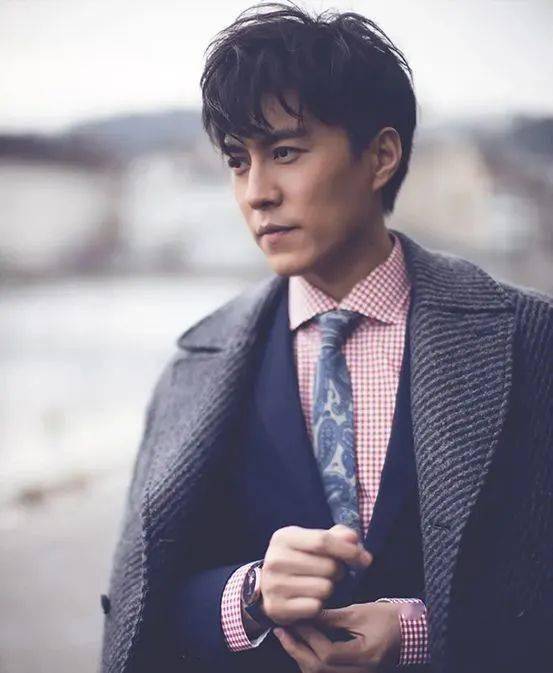 靳东和郭涛都胖到走形,天涯四美严屹宽发肿,内娱中年男演员没救了?