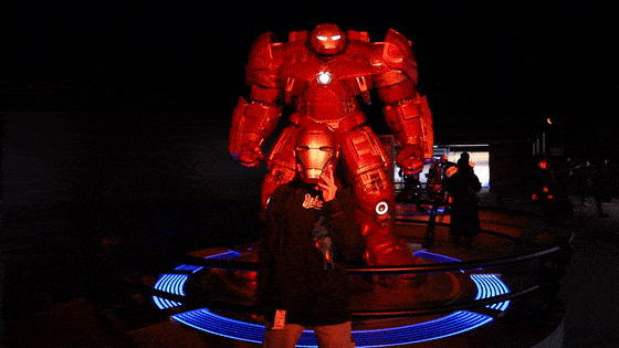 这个凝聚了宇宙能量的雷神之锤 站在彩虹桥抡起大锤子召唤雷电 随拍一