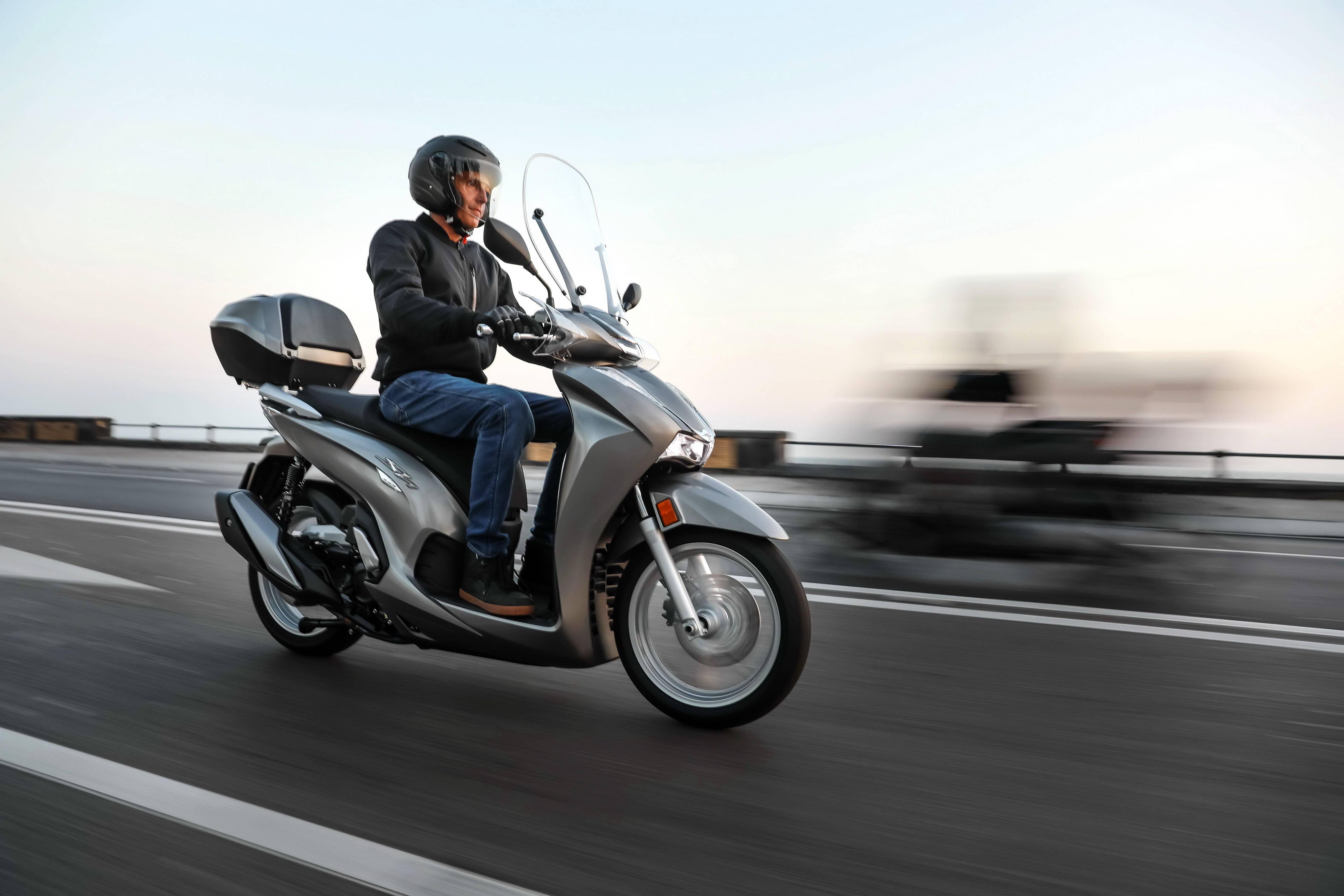 honda中型踏板的拳头2021sh350i户外图集