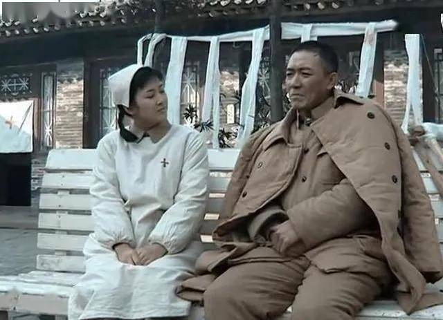 《亮剑》:李云龙喜欢上张白鹿,已婚男人终是逃不过这2点