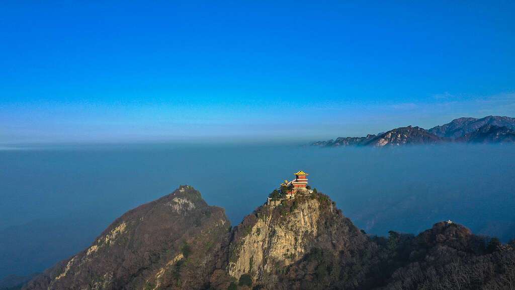 西安航拍秦岭南五台云海景观