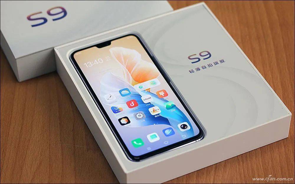 vivo s9和随机附件轻薄时尚新秀s9创下了vivo旗下最薄5g手机的记录,其