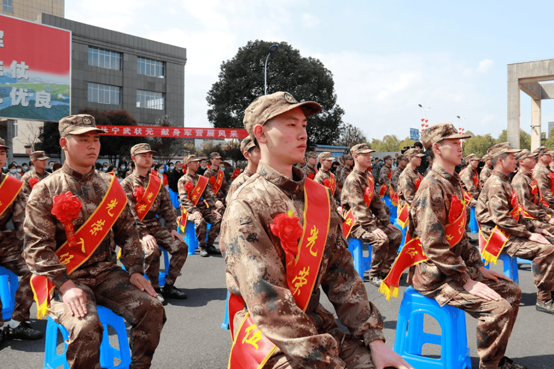 3月14日上午,黄山市休宁县举行了隆重的2021年春季新兵欢送大会.