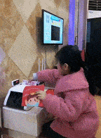 搞笑GIF: 这操作别人也是学不来