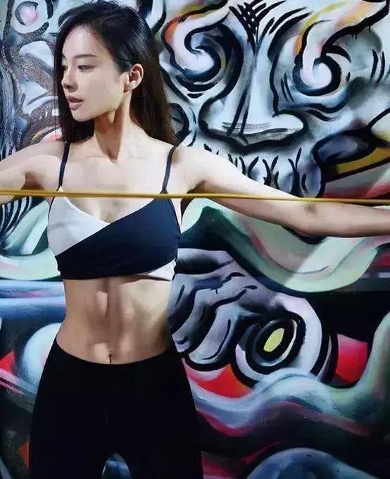 搞笑GIF: 这操作别人也是学不来