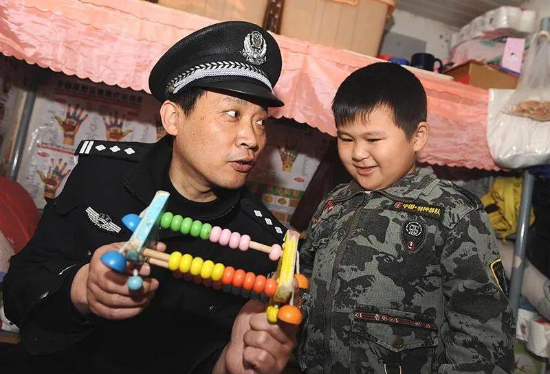 人物| 当了一辈子"片儿警"的二级英模,究竟有着怎样的人生?