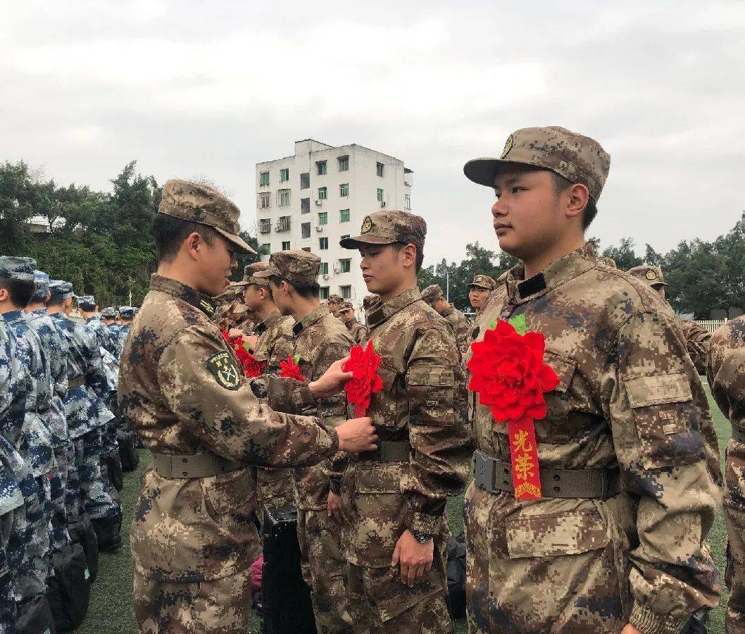 新兵们将奔赴西藏,新疆,青海,甘肃,贵州等省份,开始崭新的军营生活.