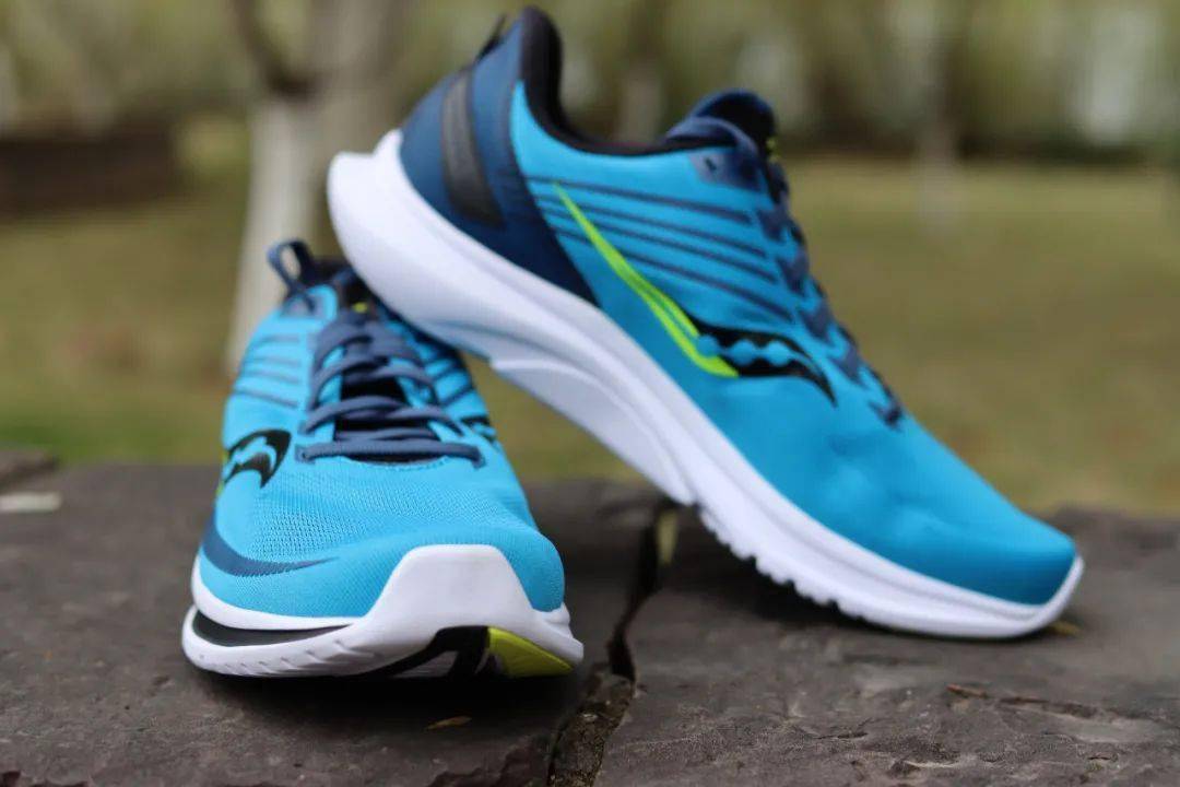 跑鞋 来自搜狐网