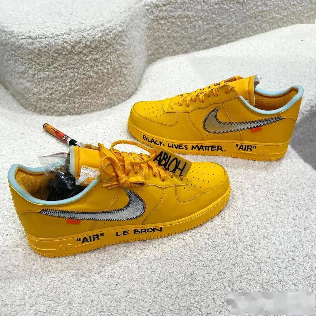 球鞋| dunk high barely green明日发售;詹姆斯上脚ow x af 1大学金