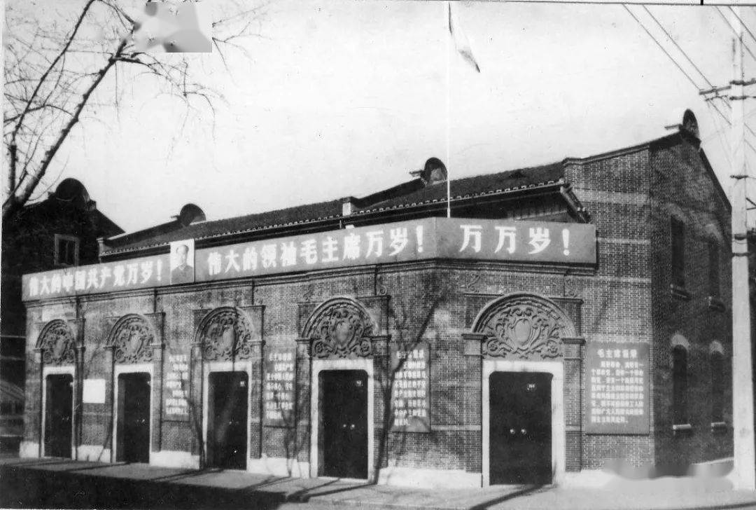 党的二大: 1922年7月16日在上海召开.