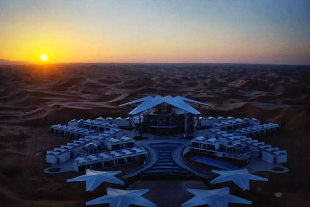 "星星酒店地处腾格里沙漠,"腾格里"在蒙语里的意思是"像天空一样辽阔"
