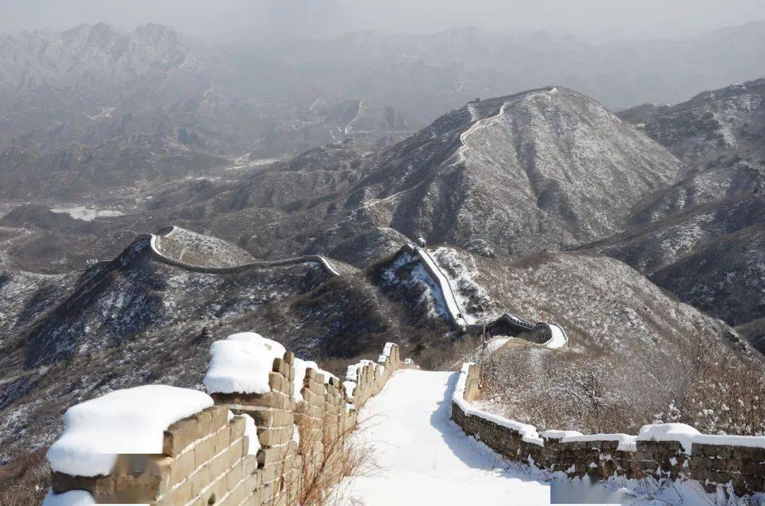 长城内外,唯余莽莽.摩天轮上没有雪,顿时没有了意境.