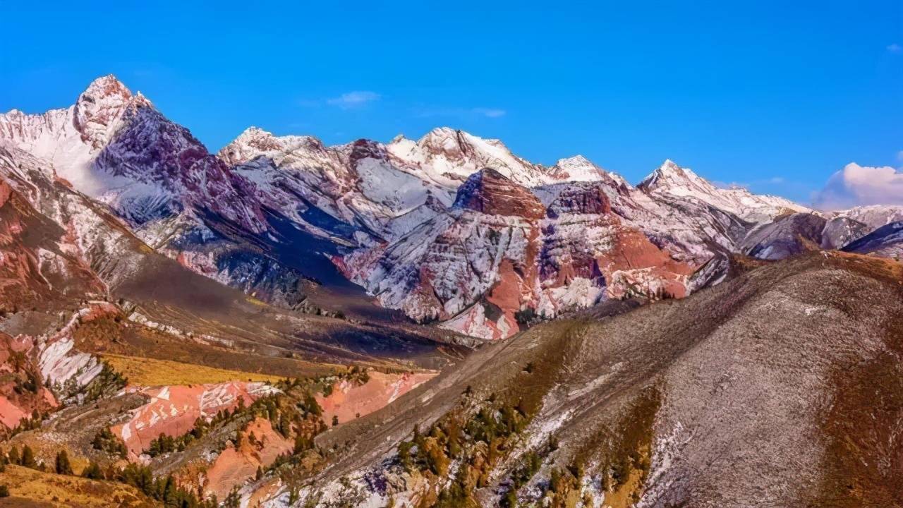 从新龙县银多乡向北远望,就会看到被当地人称为红山的特殊地貌,绵延三