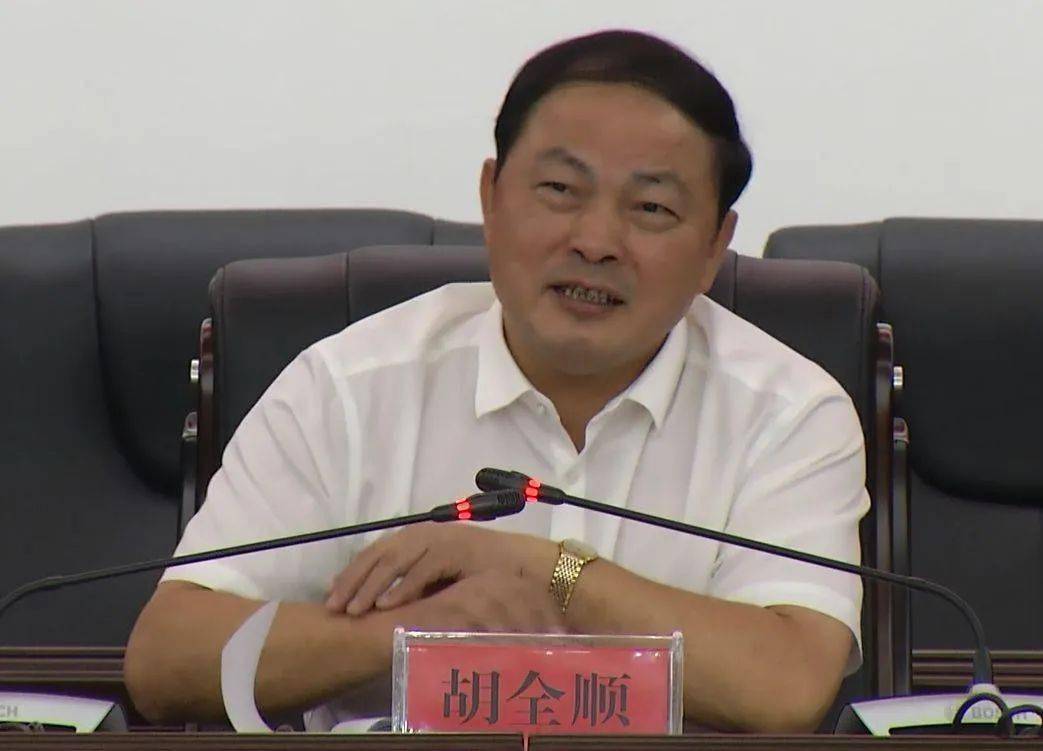 省纪委书记话音刚落,有人应声投案_万载县