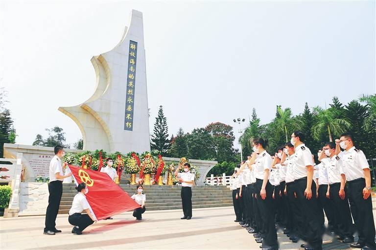 战役的革命历史后,海口市城市发展有限公司党支部副书记,总经理袁高说