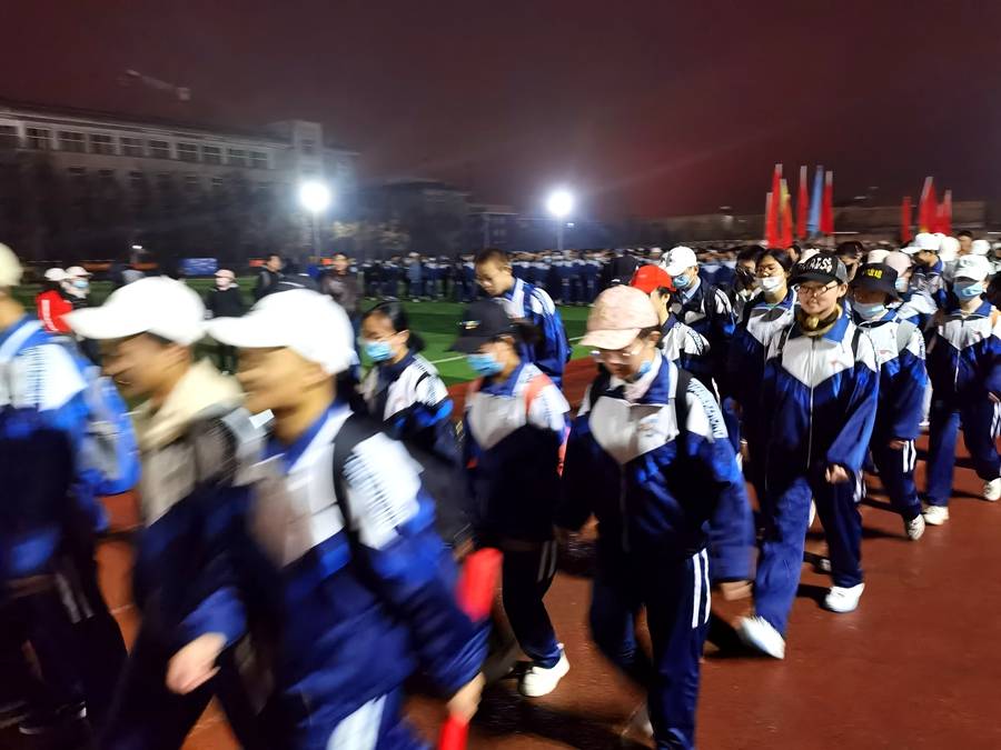 (记者许新霞,通讯员王玉平)4月2日22时,宁夏固原二中785名高一学生和