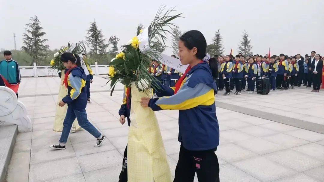 红领巾心向党,清明祭英烈