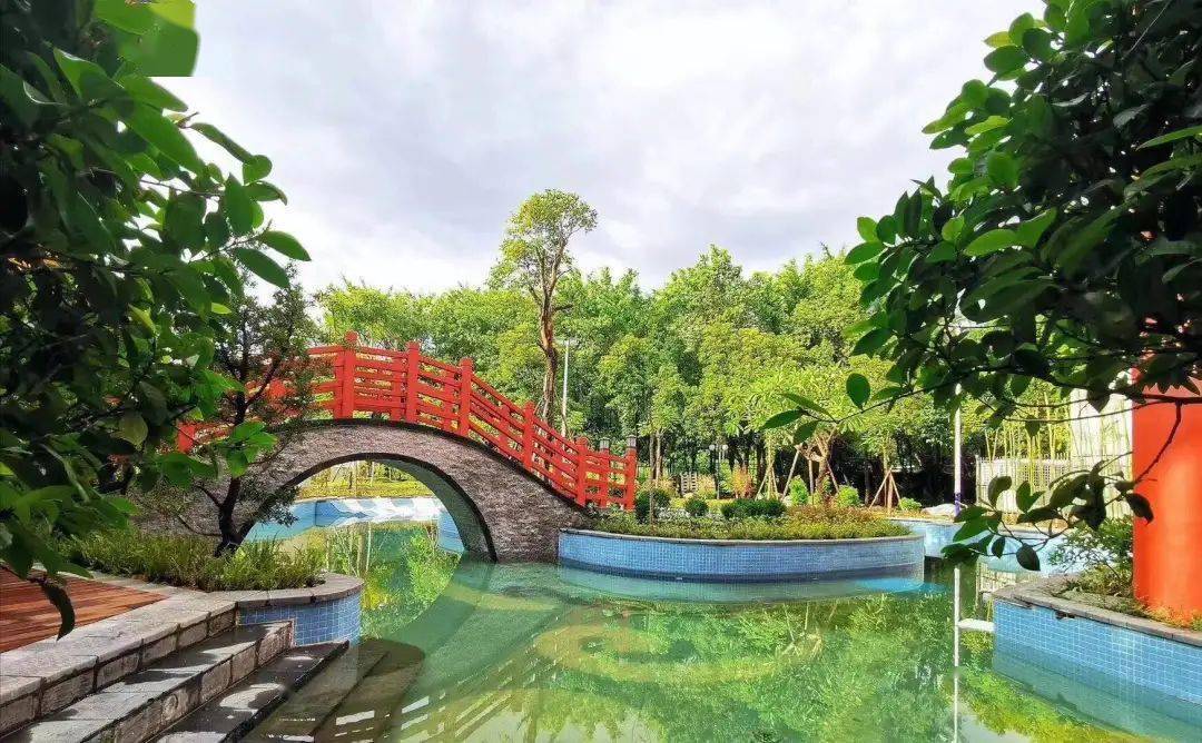 最近汕头人游玩的热门景点,6层空中花园温泉迷宫!