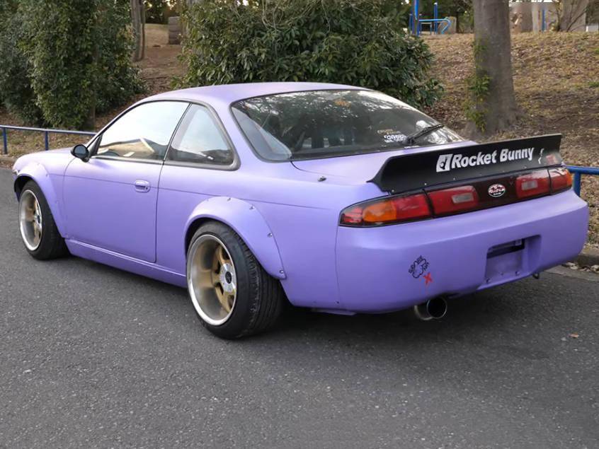 你没看错,这辆道奇challenger其实是日产silvia s14