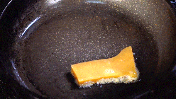 相对于甜粿的甜,小鱼君会更喜欢咸粿,拜完菩萨后阿嬷就会把它带回家