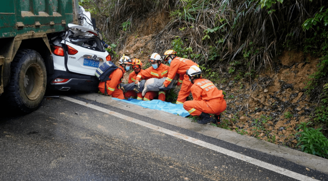 雨天路滑,昨日,贵州多地发生交通事故!