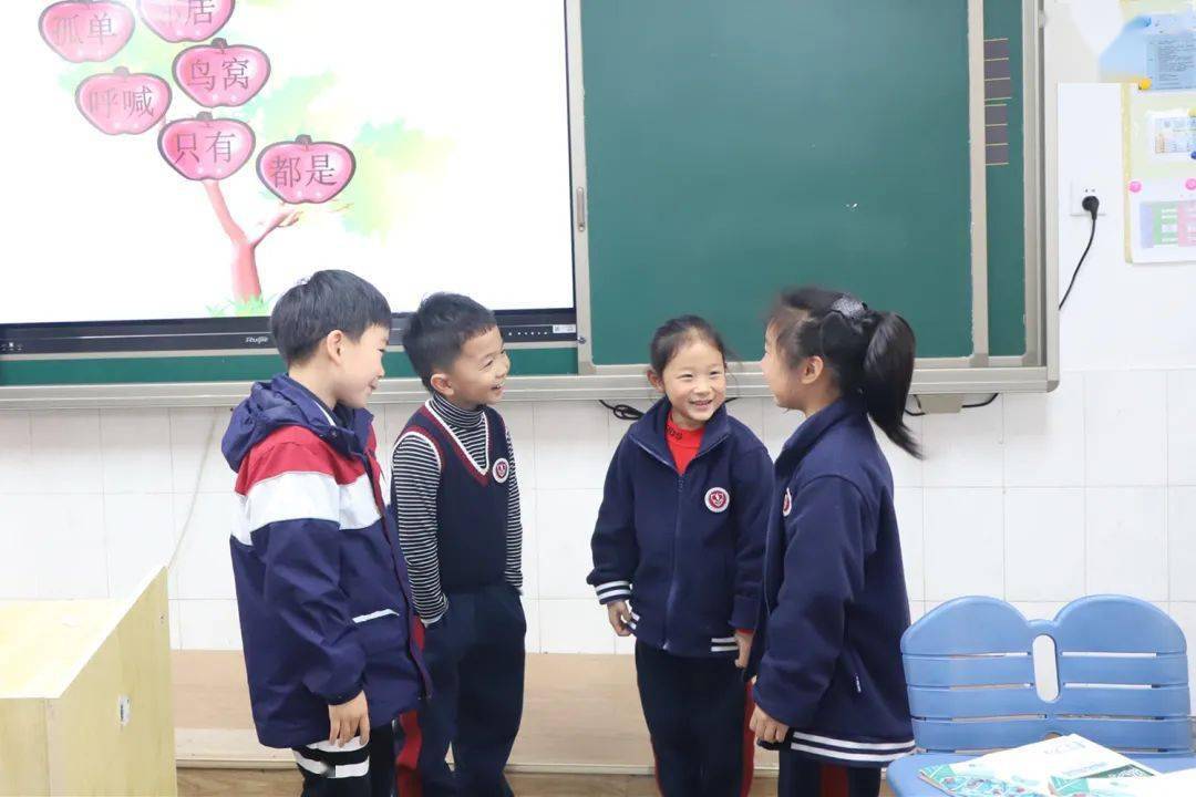 上午八点,在宜兴外国语西校区的过渡校区内记者看到,苏州外国语学校