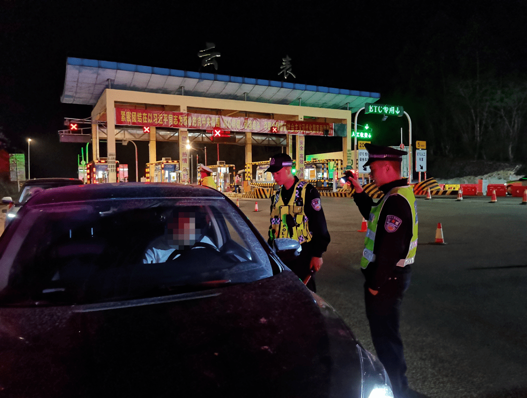 讲就是不听!在横县校椅高速收费站,抓获多名"毒虫"