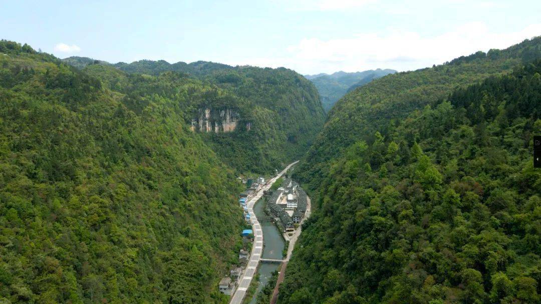 湘西龙山,乌龙山大峡谷:土家绿之源,一谷一峪,光影啮合,青冥浩荡,让