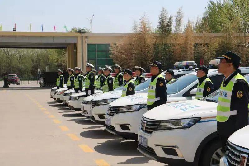 市交通运输综合执法大队联合交警开展联合执法规范道路市场运输秩序