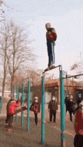 搞笑gif:妹子你可以为我驱个魔吗?_篮球架