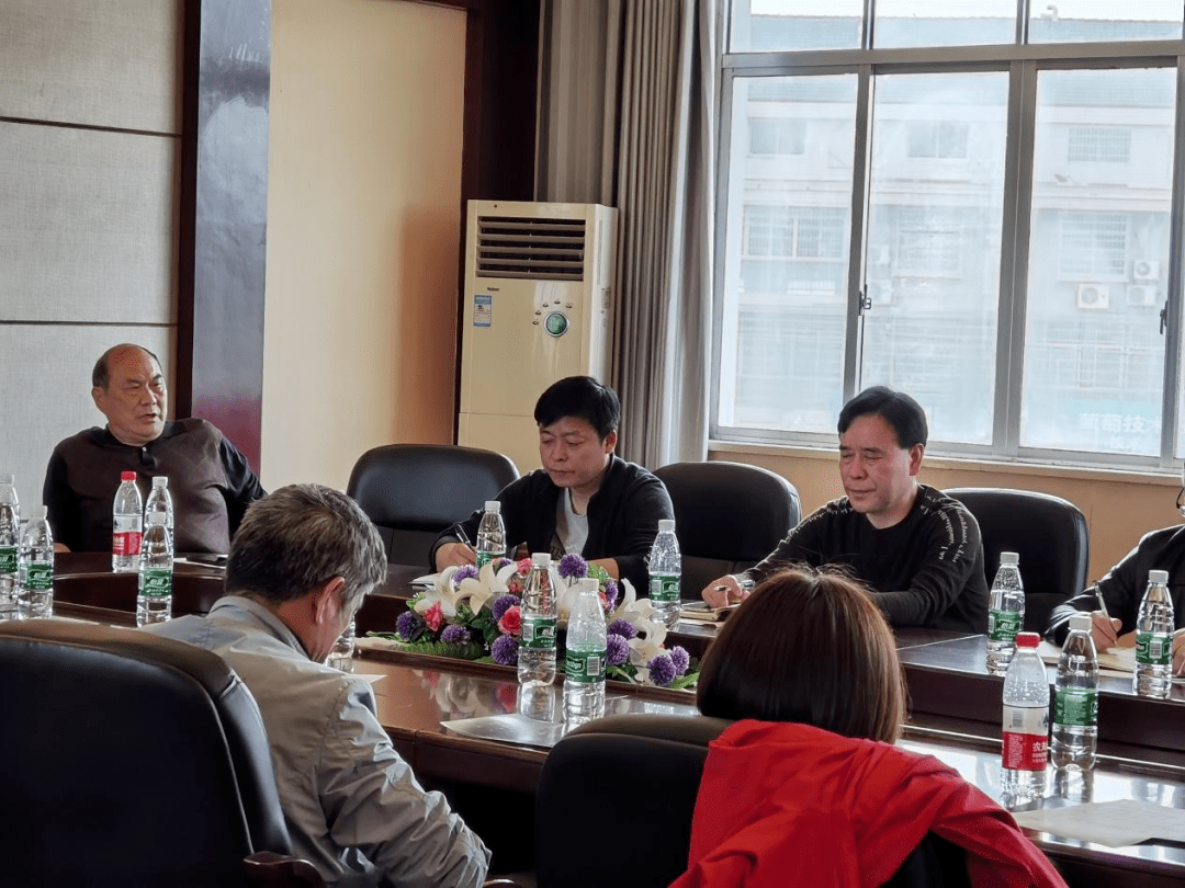 会上,王先银强调,要进一步强化政治意识,提高政治站