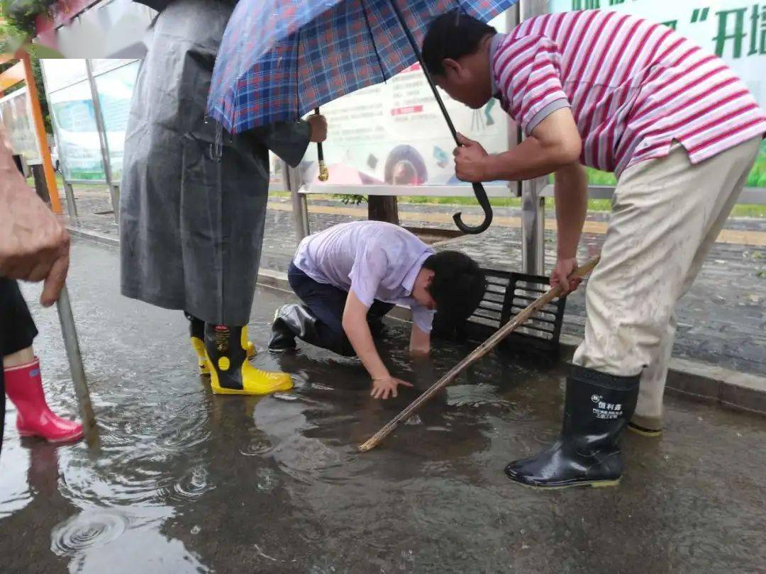 建党百年空港红领⑧真诚服务当好社区居民贴心人刘乃利