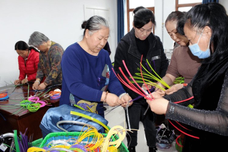 阿荣旗残联举办2021年残疾人手工制作培训班_就业