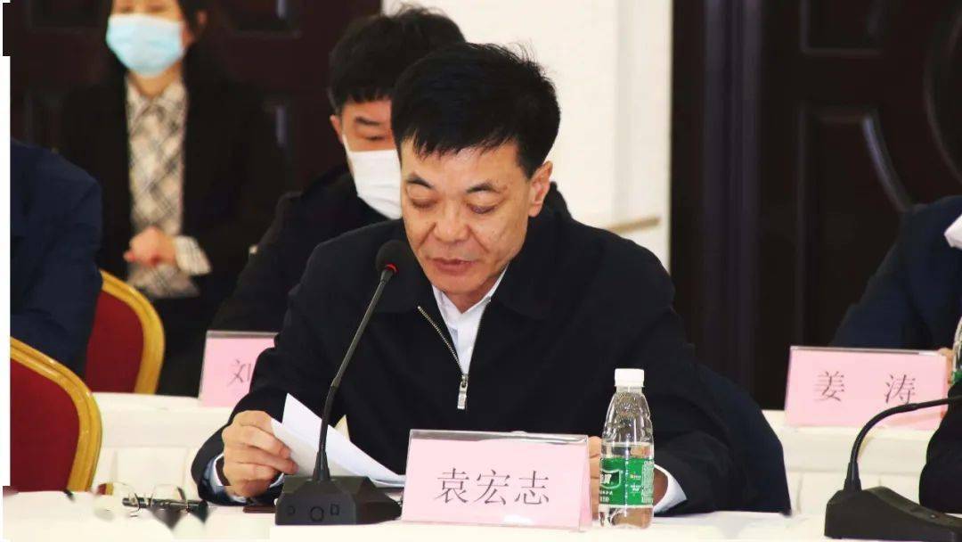 4月16日,市政府副市长徐同连在市自然资源事务服务中心后二楼会议室