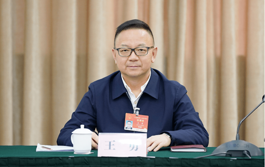 贵州省国资委"一把手"入藏升副省