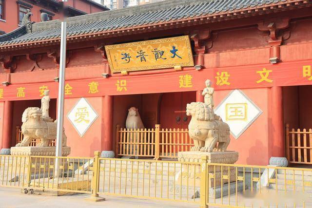 郑州一座免费寺庙走红,女孩排队来打卡,被誉为市区最灵验