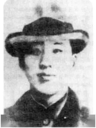 柯武东1905年出生于合肥肥东梁园镇柯岗社区一个贫农家庭.