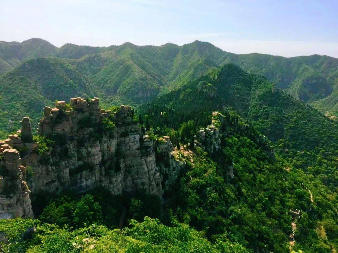 涌泉风景区 山东涌泉齐长城生态风景区坐落于 风景秀美的淄博市淄川区