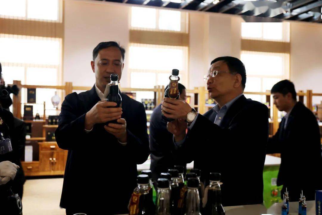 副省长卢东亮深入清徐到我公司进行考察调研,省政府副秘书长张红良,省