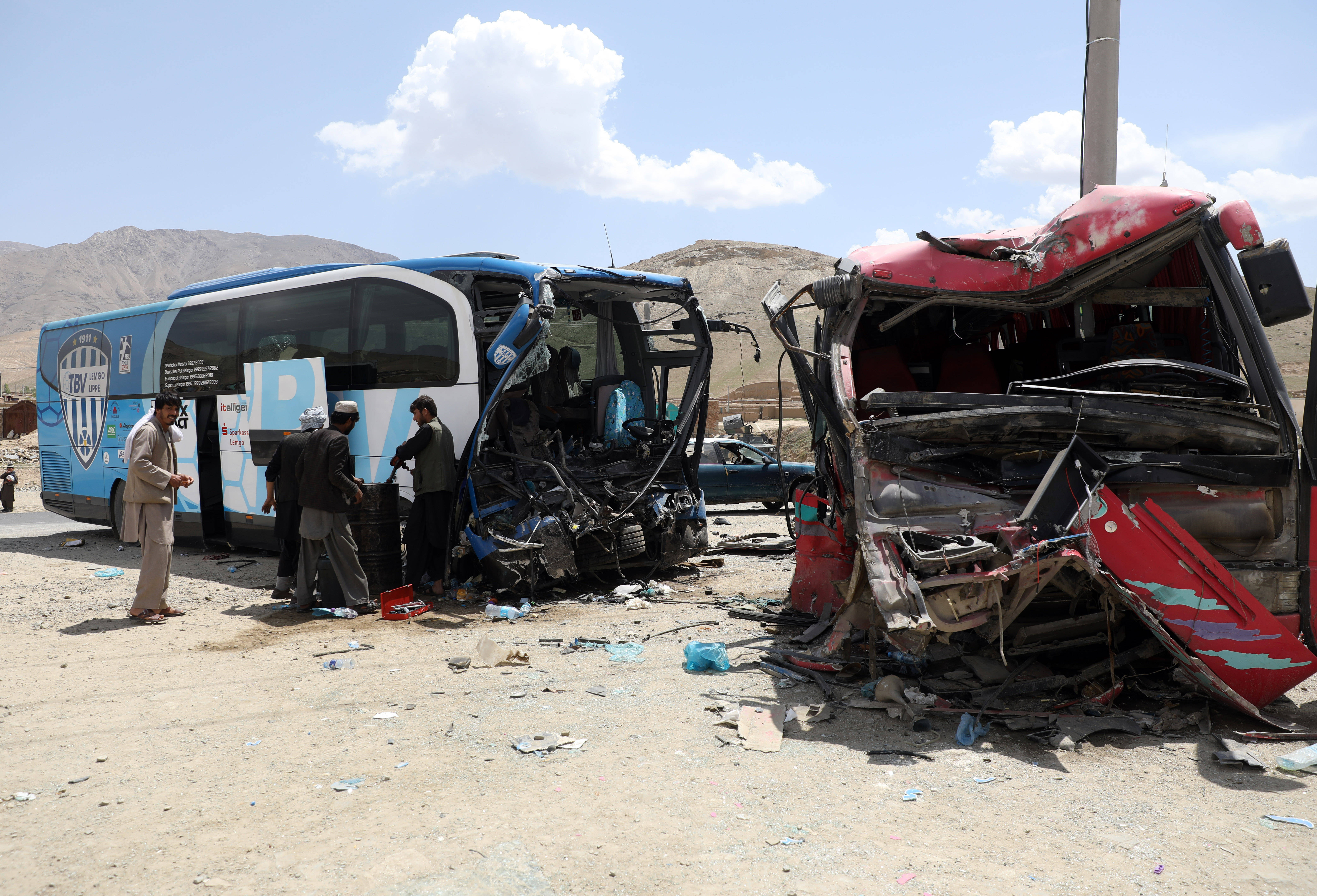 阿富汗发生车祸 7死70伤