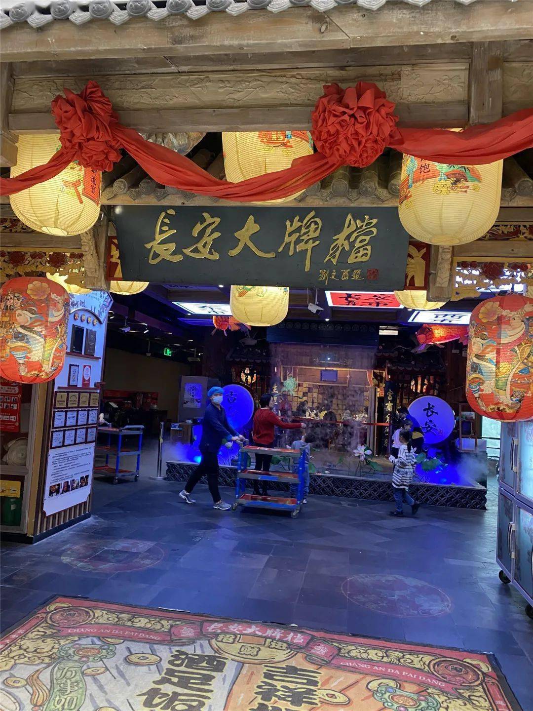 选了一个必吃榜餐厅但是人多到抠胩,换了旁边的长安大排档之长安集市