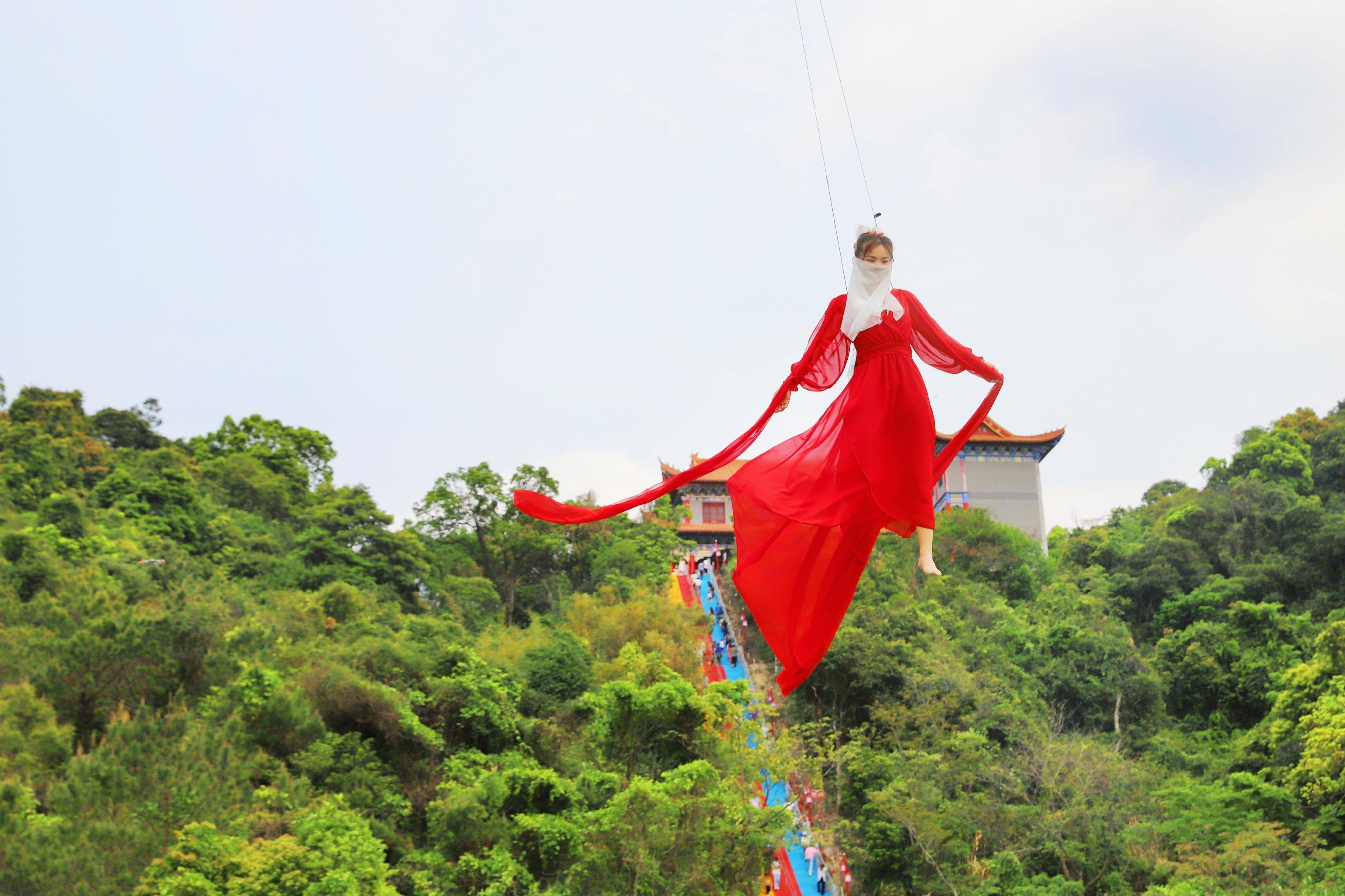 观音山:网红飞天威亚,敦煌鼓舞解锁旅游新体验