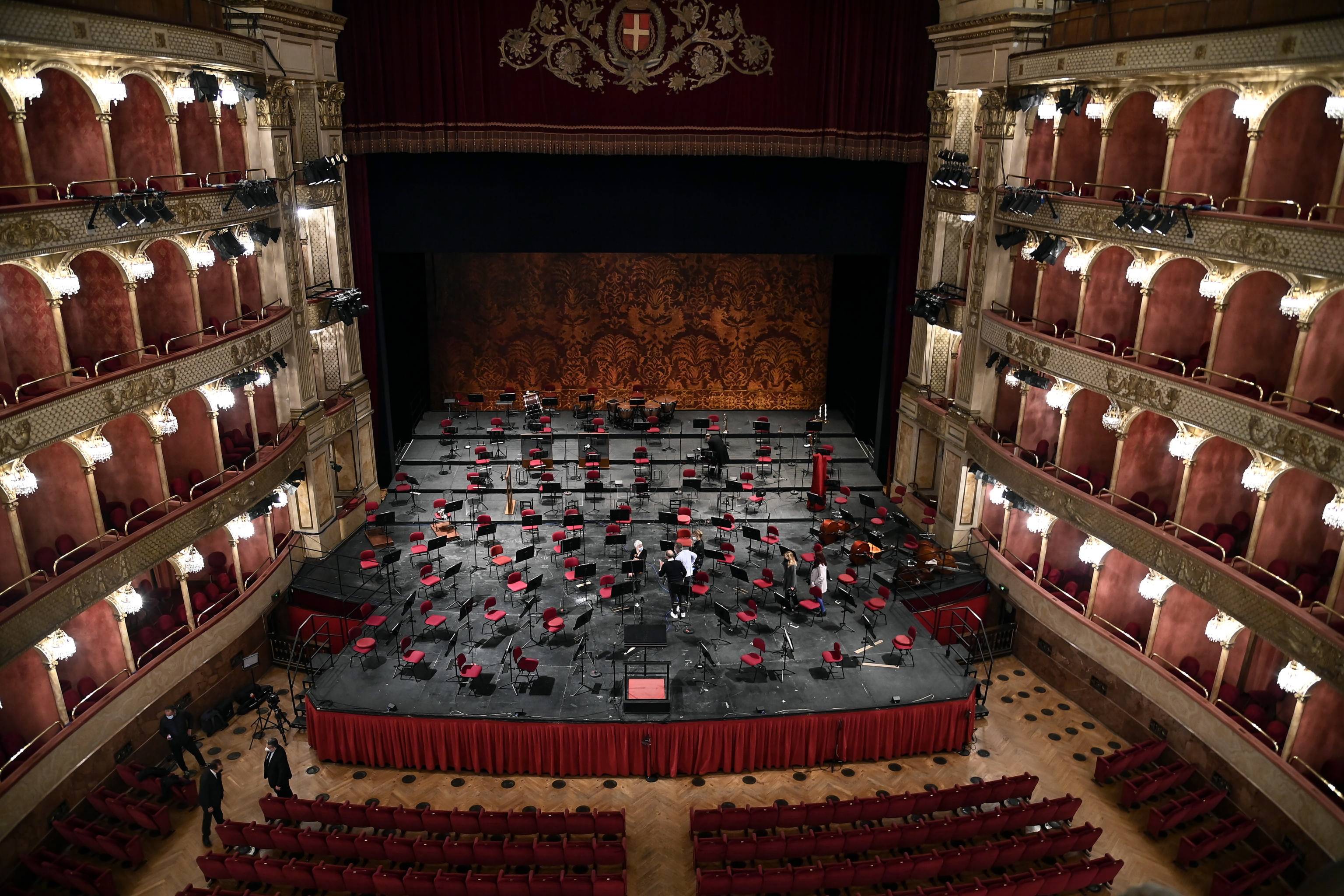 这是4月28日在意大利罗马拍摄的音乐会开始前的罗马歌剧院.